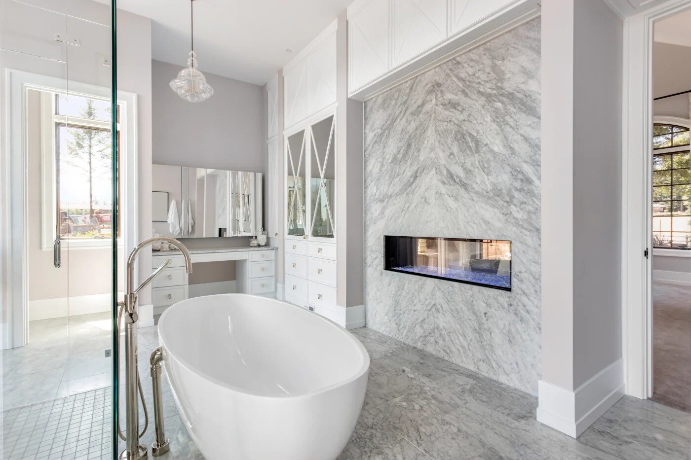 sophisticated-bathroom-remodeling-st-louis-park-executive-remodeling-image_11zon
